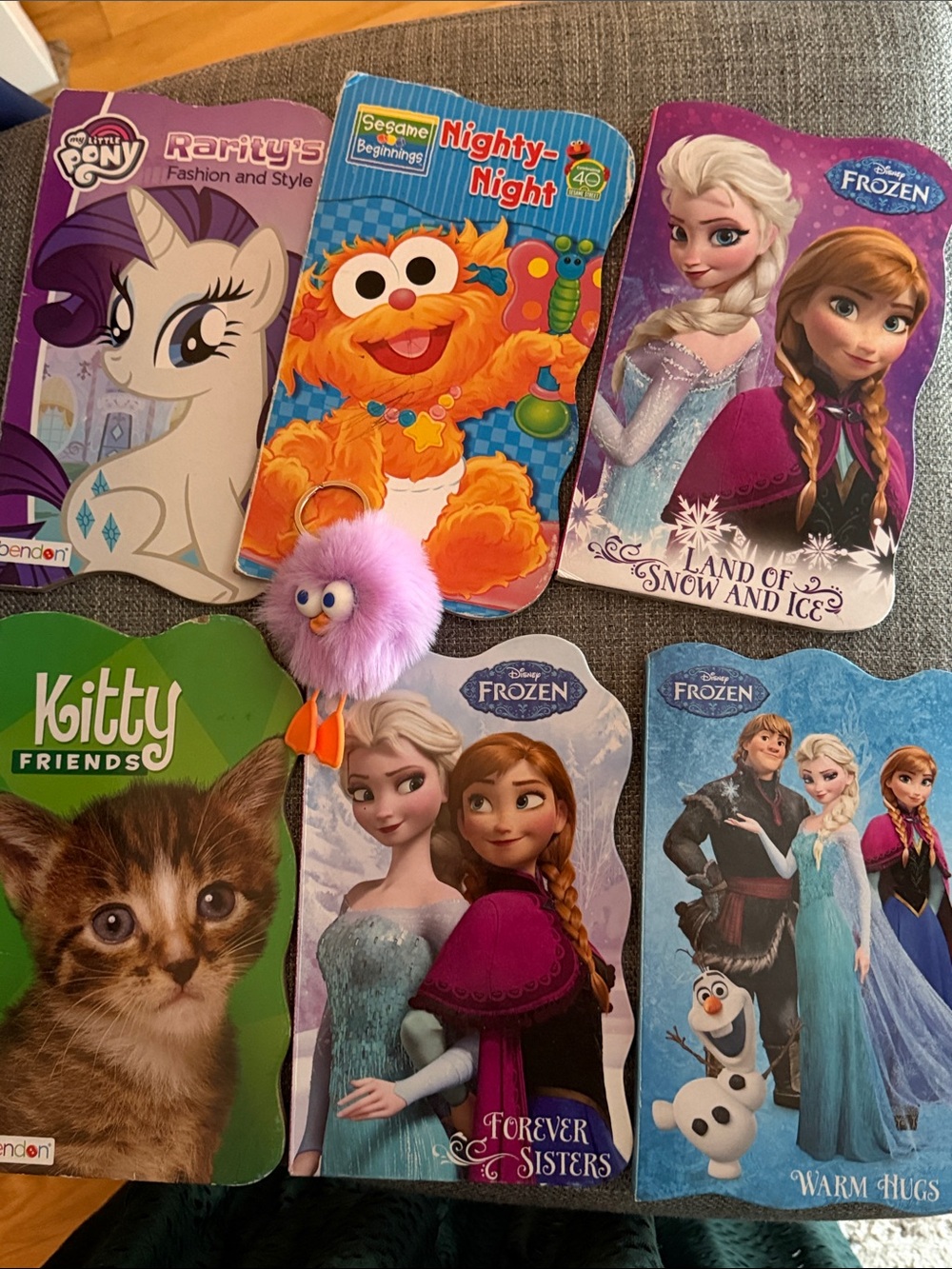 Books set and fluffy keychain